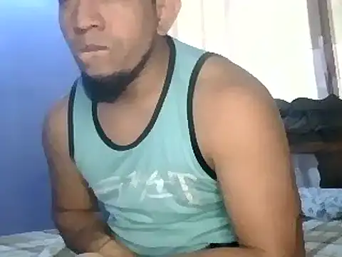 Snapshot of fayola20 chatting on 10/13/25, 01:33 fayola20 online show from 10/13/25, 01:33