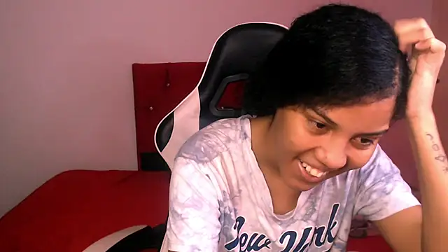 Snapshot of Tainara_ebony chatting on 10/20/25, 07:14 Tainara ebony online show from 10/20/25, 07:14