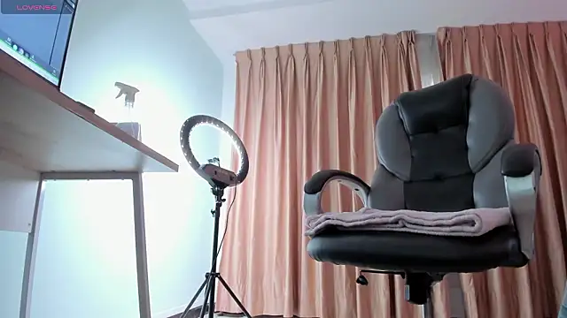 Snapshot of Scarlett__Cooper__ chatting on 02/13/26, 12:01 Scarlett Cooper online show from 02/13/26, 12:01