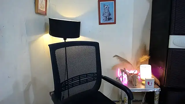 Kylaanne online show from 10/20/25, 09:10