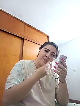 Snapshot of saraaa__ chatting on 10/02/25, 03:02 saraaa online show from 10/02/25, 03:02