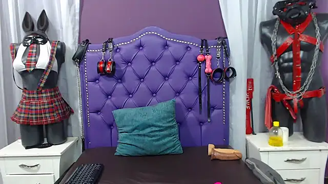 Snapshot of Sophie-dbs chatting on 11/16/25, 09:53 Sophie-dbs online show from 11/16/25, 09:53