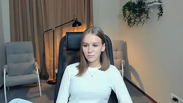 Snapshot of TienKnous chatting on 10/03/25, 02:58 TienKnous online show from 10/03/25, 02:58