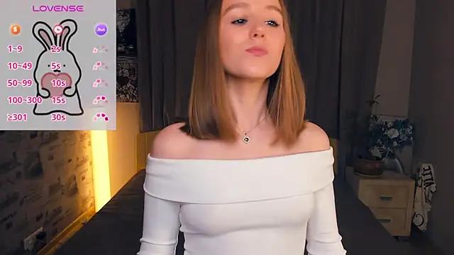 Snapshot of TienKnous chatting on 10/24/25, 07:32 TienKnous online show from 10/24/25, 07:32