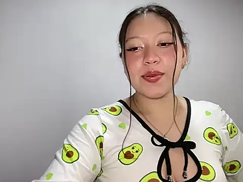 Snapshot of Rachel_James__ chatting on 12/19/25, 09:55 Rachel James online show from 12/19/25, 09:55