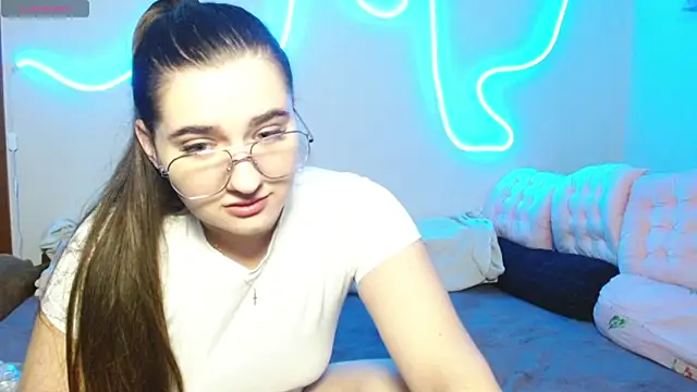 Snapshot of cutieblush chatting on 10/03/25, 11:24 cutieblush online show from 10/03/25, 11:24