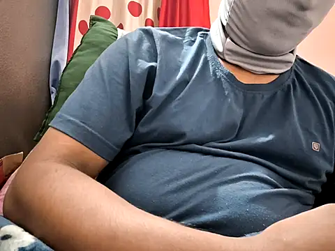 Snapshot of mallu_boy_23 chatting on 10/04/25, 04:05 mallu boy 23 online show from 10/04/25, 04:05