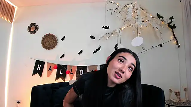 cloe taylor   online show from 10/14/25, 04:24