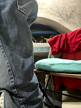 Snapshot of HenryLee1983-cums chatting on 10/06/25, 03:20 HenryLee1983-cums online show from 10/06/25, 03:20