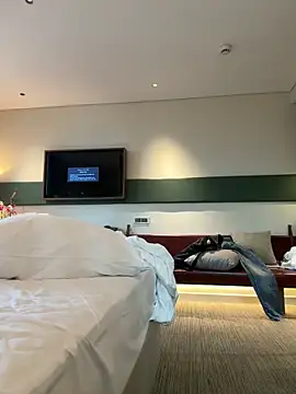 Snapshot of HenryLee1983-cums chatting on 10/08/25, 12:08 HenryLee1983-cums online show from 10/08/25, 12:08