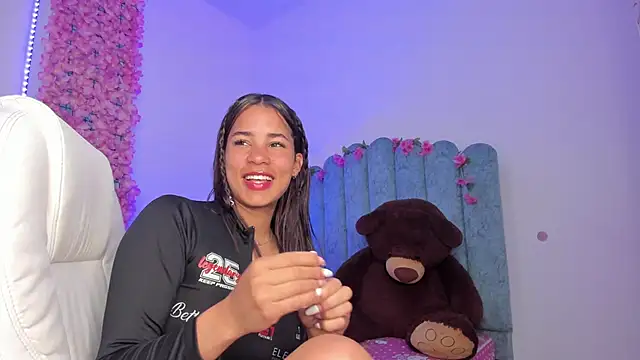 Camila Smith 23 online show from 10/24/25, 05:09