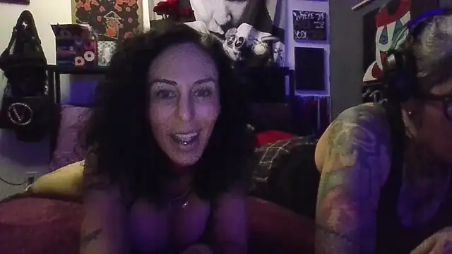 inkdhollow1 online show from 12/20/25, 06:42