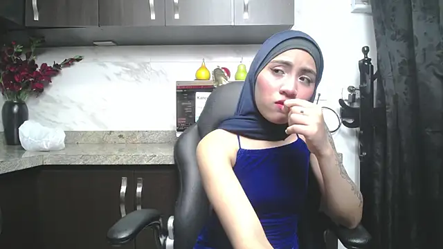 Neesha   online show from 11/24/25, 12:05