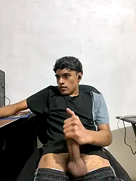 Snapshot of feetbooy chatting on 12/05/25, 08:16 feetbooy online show from 12/05/25, 08:16