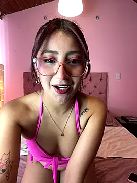 saramooon online show from 11/18/25, 02:43