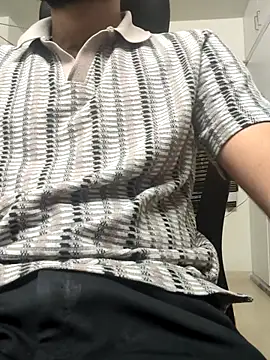 Snapshot of ag213 chatting on 11/04/25, 02:05 ag213 online show from 11/04/25, 02:05