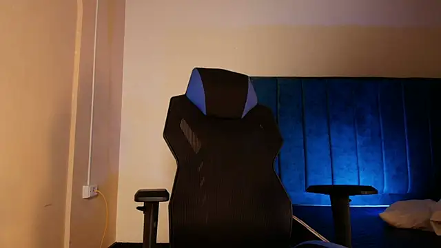 EthanConnor  online show from 10/07/25, 12:13