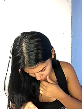 Snapshot of deby_03 chatting on 12/20/25, 01:12 deby 03 online show from 12/20/25, 01:12