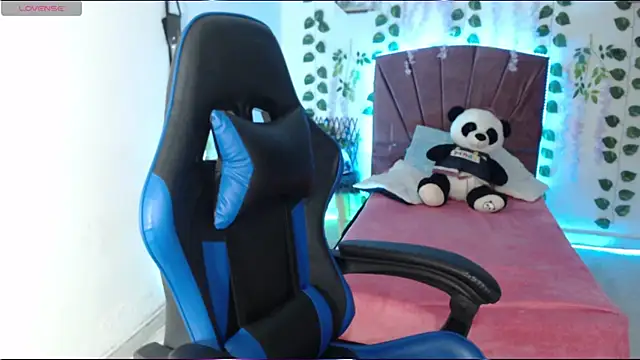 Chloe-laurent03 online show from 10/21/25, 08:31