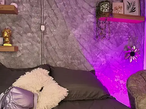 Snapshot of Nikolbrice chatting on 02/18/26, 06:59 Nikolbrice online show from 02/18/26, 06:59