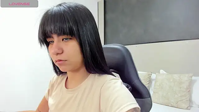 Snapshot of fiorella18_ chatting on 11/18/25, 03:01 fiorella18 online show from 11/18/25, 03:01