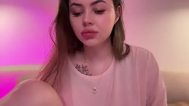 Snapshot of AlmaryKim chatting on 11/06/25, 09:26 AlmaryKim online show from 11/06/25, 09:26