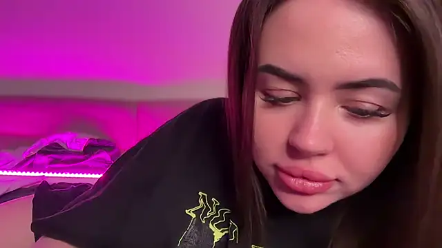 Snapshot of AlmaryKim chatting on 11/18/25, 09:08 AlmaryKim online show from 11/18/25, 09:08