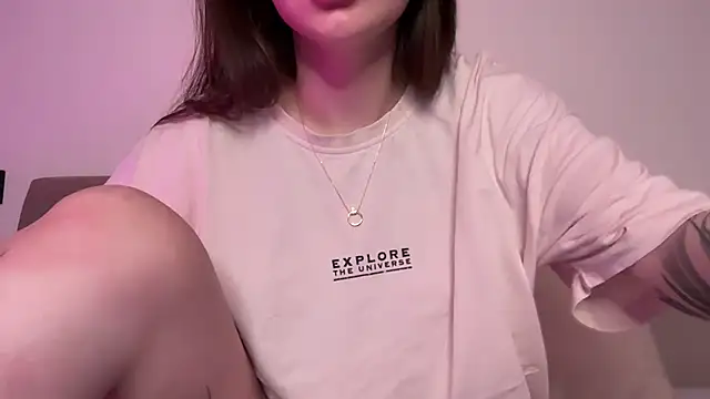 Snapshot of AlmaryKim chatting on 11/21/25, 08:07 AlmaryKim online show from 11/21/25, 08:07