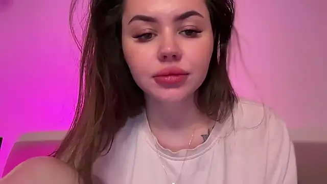 Snapshot of AlmaryKim chatting on 11/22/25, 07:35 AlmaryKim online show from 11/22/25, 07:35