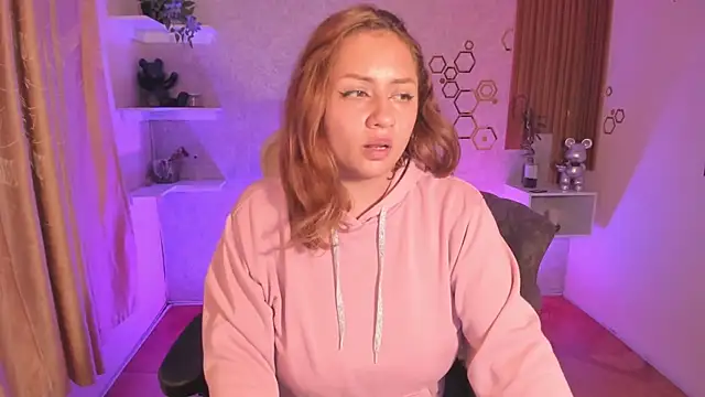 Snapshot of EvelynVega0 chatting on 11/06/25, 03:07 EvelynVega0 online show from 11/06/25, 03:07