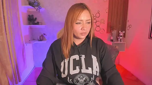 Snapshot of EvelynVega0 chatting on 11/14/25, 04:11 EvelynVega0 online show from 11/14/25, 04:11