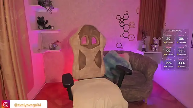 Snapshot of EvelynVega0 chatting on 11/15/25, 03:48 EvelynVega0 online show from 11/15/25, 03:48