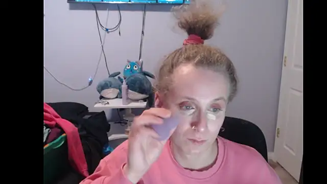 Snapshot of cinderellie chatting on 10/27/25, 03:32 cinderellie online show from 10/27/25, 03:32