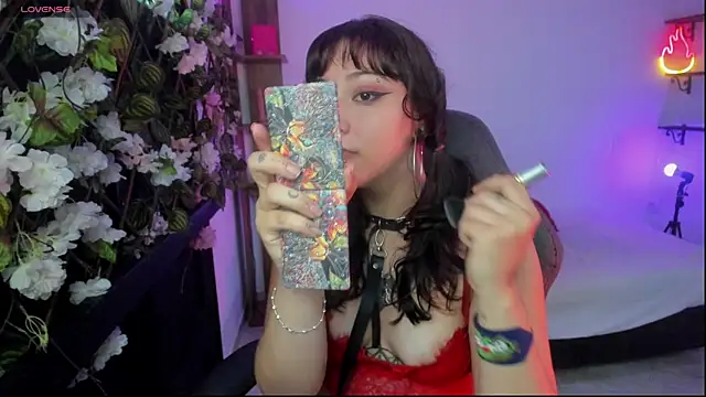 Snapshot of Kora_Red69 chatting on 10/25/25, 02:02 Kora Red69 online show from 10/25/25, 02:02