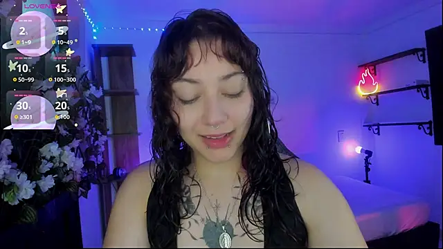 Snapshot of Kora_Red69 chatting on 11/10/25, 01:43 Kora Red69 online show from 11/10/25, 01:43