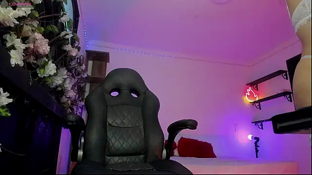 Snapshot of Kora_Red69 chatting on 11/14/25, 01:54 Kora Red69 online show from 11/14/25, 01:54