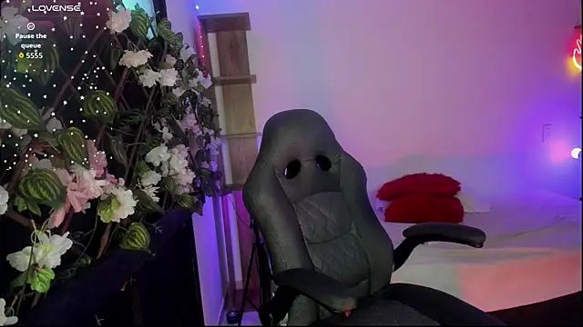 Snapshot of Kora_Red69 chatting on 11/23/25, 01:33 Kora Red69 online show from 11/23/25, 01:33