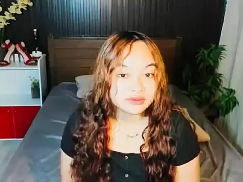 Snapshot of UrFavouriteCravings chatting on 10/16/25, 12:33 UrFavouriteCravings online show from 10/16/25, 12:33