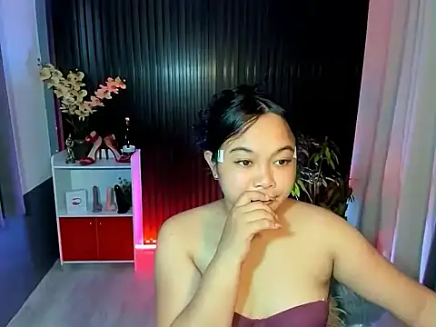 Snapshot of UrFavouriteCravings chatting on 11/02/25, 04:26 UrFavouriteCravings online show from 11/02/25, 04:26