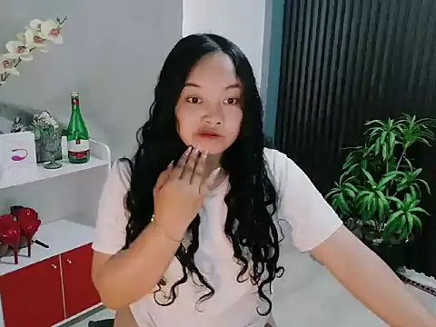 UrFavouriteCravings online show from 02/04/26, 02:39