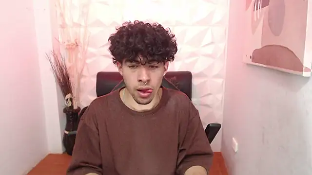 Liil boy online show from 10/25/25, 03:47