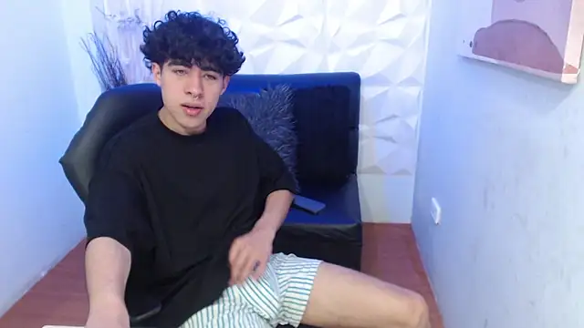 Liil boy online show from 10/28/25, 03:43