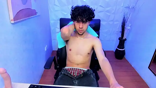 Liil boy online show from 11/15/25, 03:37