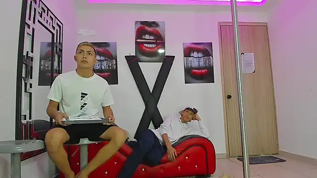 VERY HOT GUYS online show from 10/03/25, 01:35