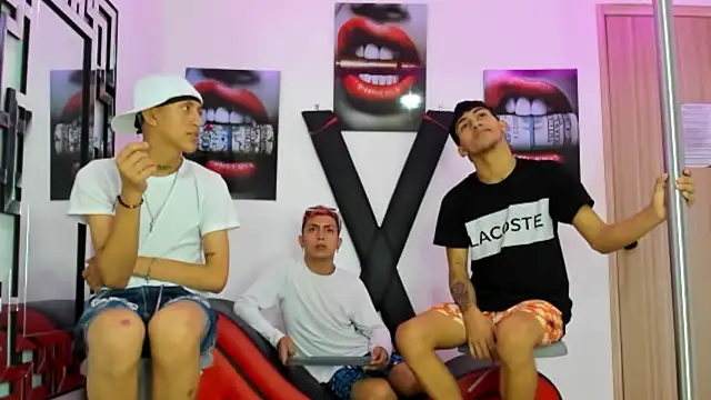 VERY HOT GUYS online show from 10/22/25, 01:17