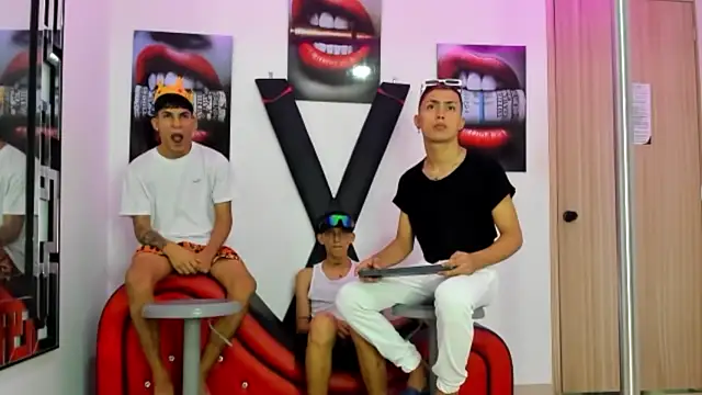 VERY HOT GUYS online show from 10/31/25, 01:17