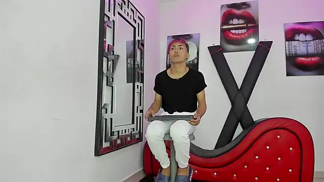 VERY HOT GUYS online show from 11/06/25, 01:28