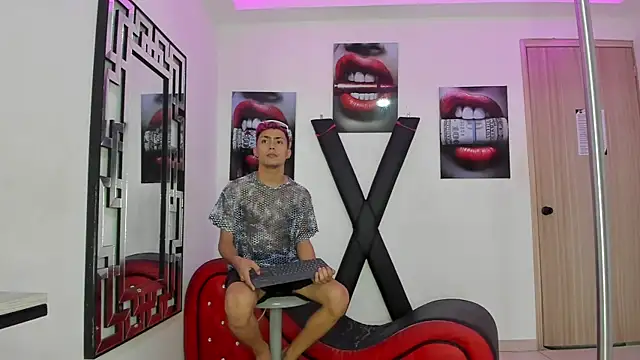 VERY HOT GUYS online show from 11/12/25, 01:28