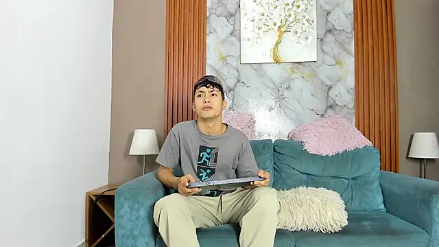 VERY HOT GUYS online show from 05/14/26, 07:15