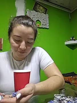 annyaparis online show from 10/29/25, 11:39